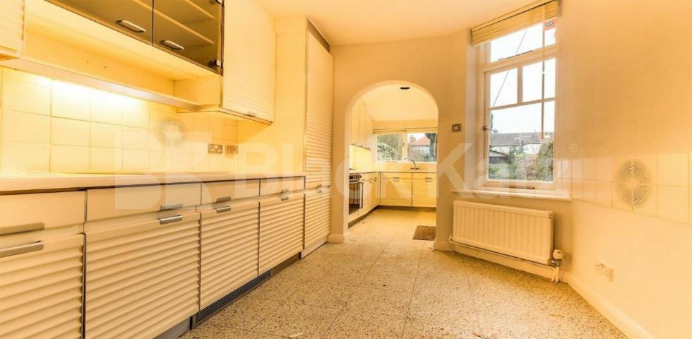 			NEW INSTRUCTION - Beautiful House !, 3 Bedroom, 1 bath, 1 reception House			 Chase Way, Southgate